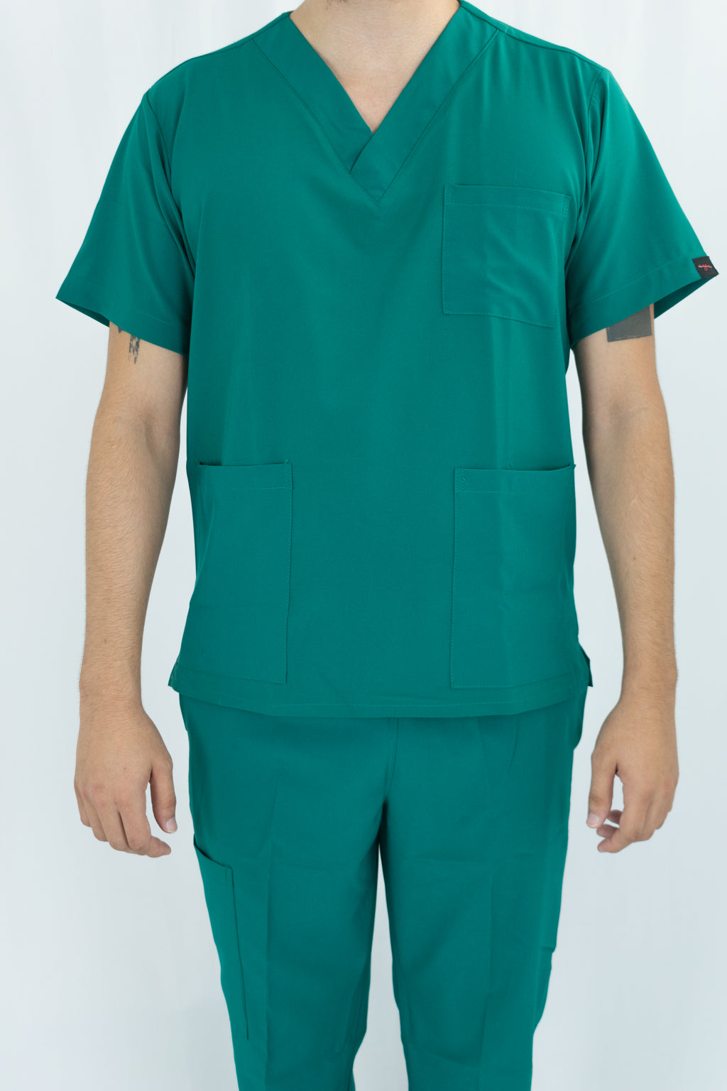 Uniforme Antifluido Cuello V Hombre