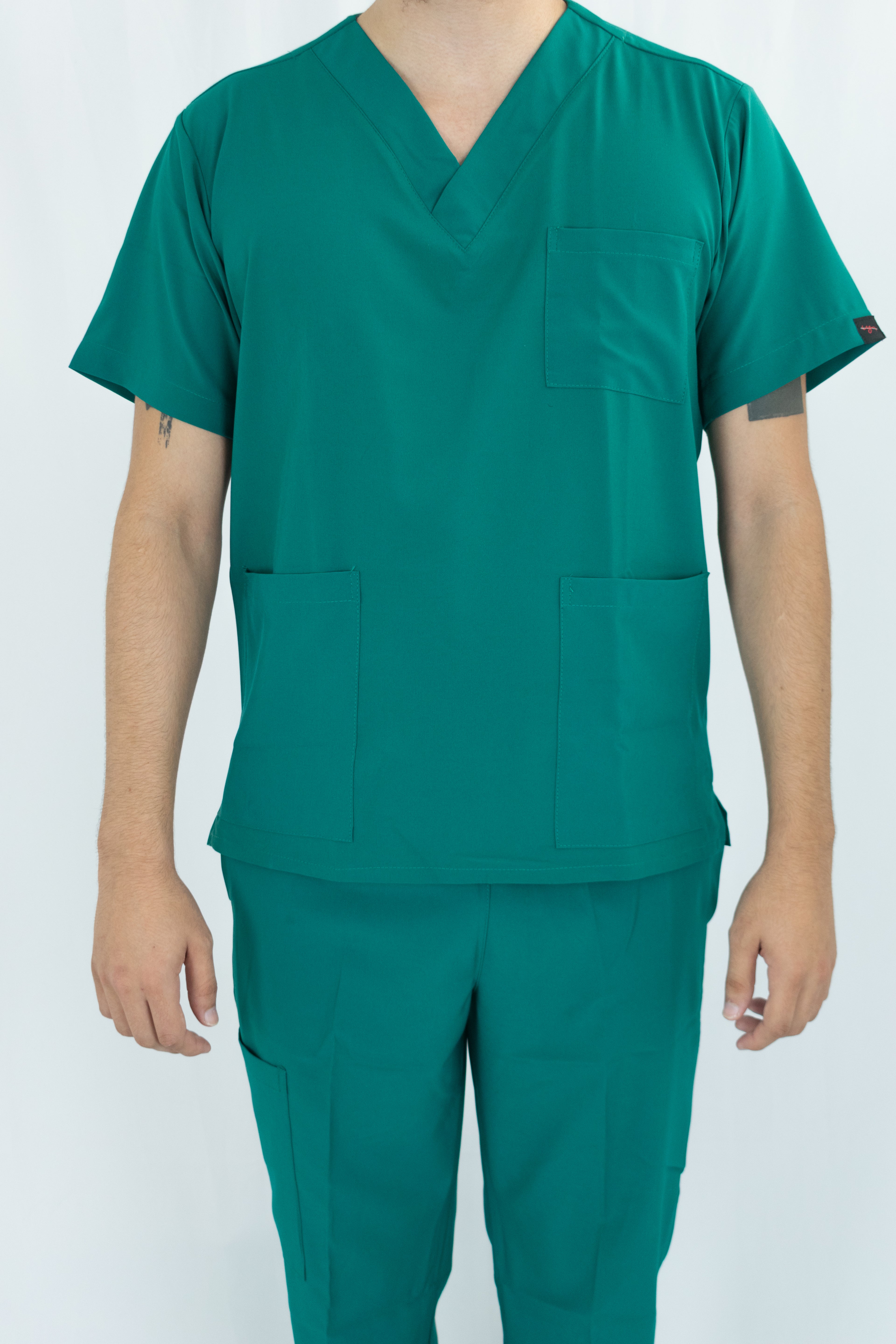 Uniforme Antifluido Cuello V Hombre