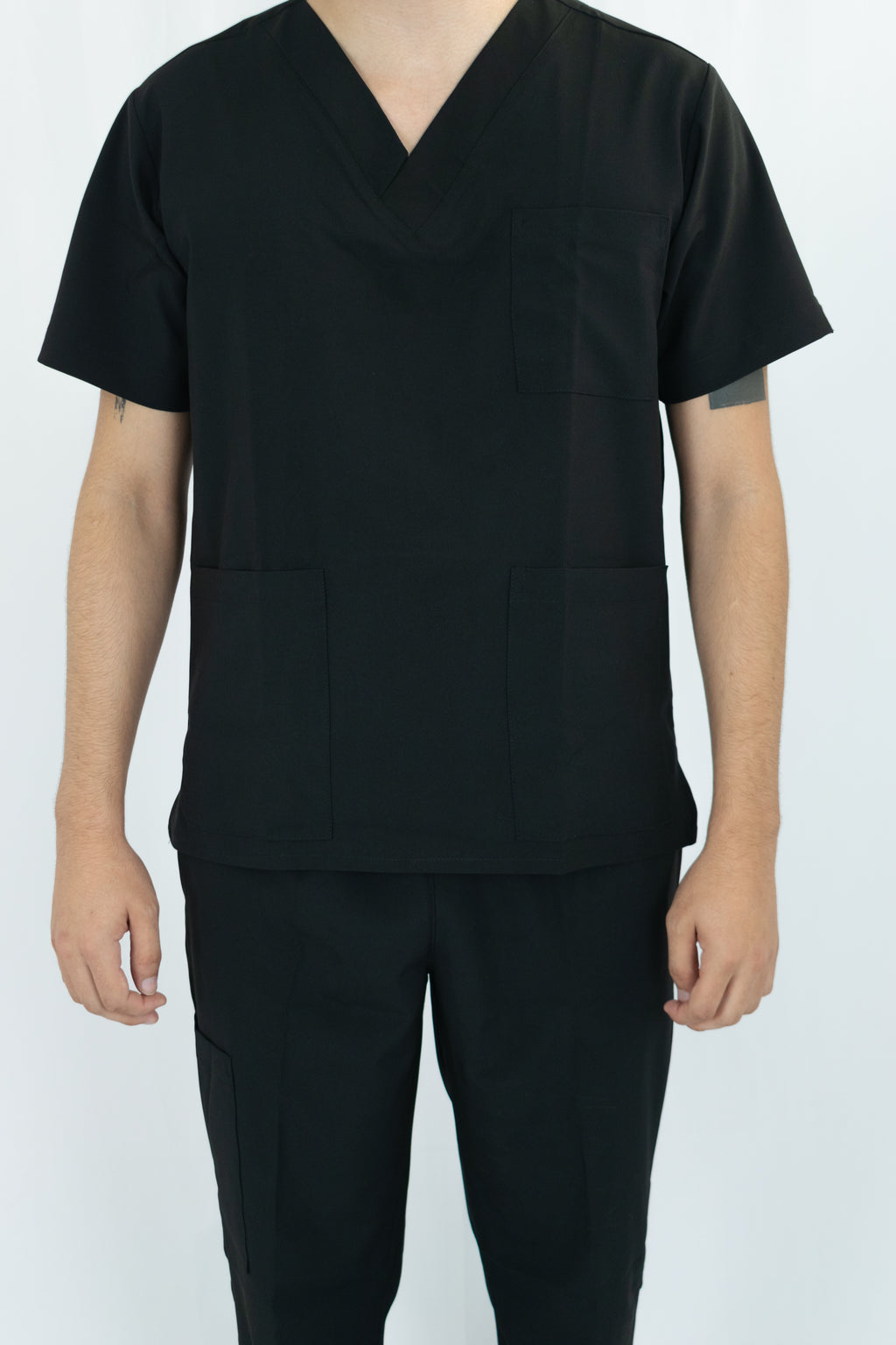 Uniforme Antifluido Cuello V Hombre