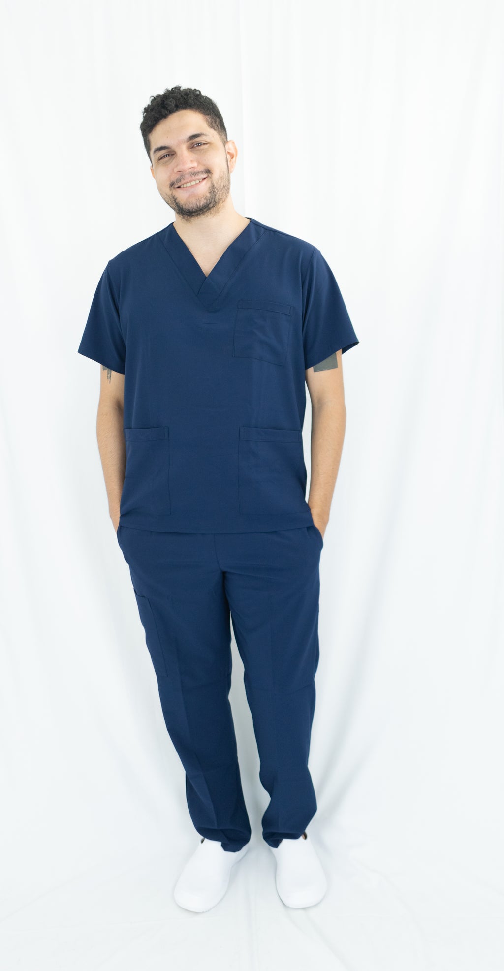 Uniforme Antifluido Cuello V Hombre