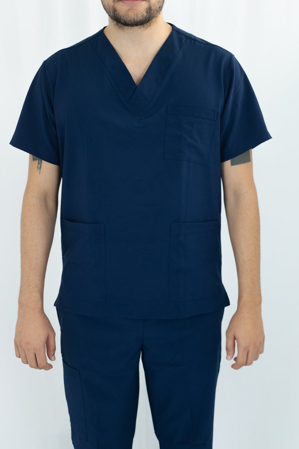 Uniforme Antifluido Cuello V Hombre
