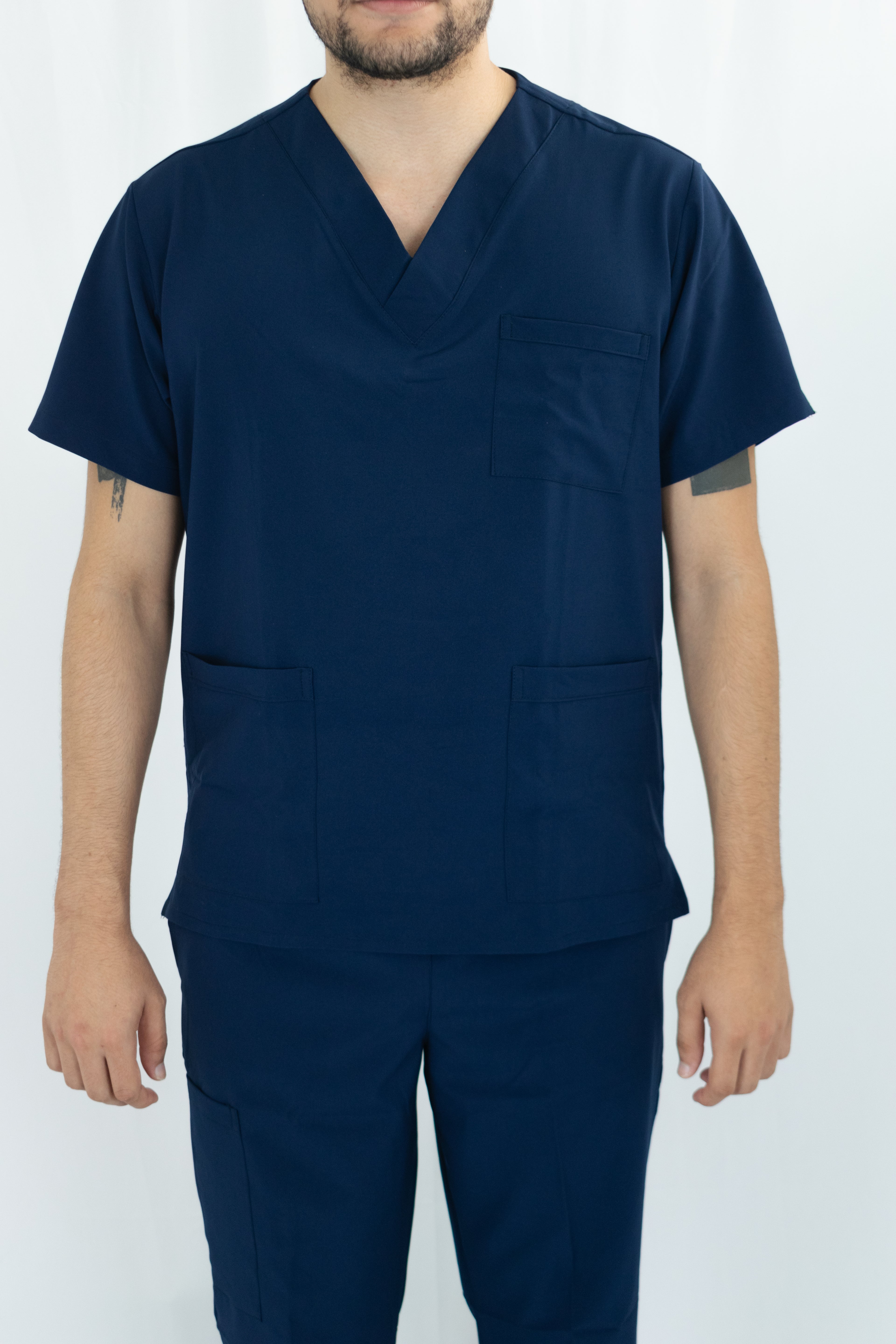 Uniforme Antifluido Cuello V Hombre