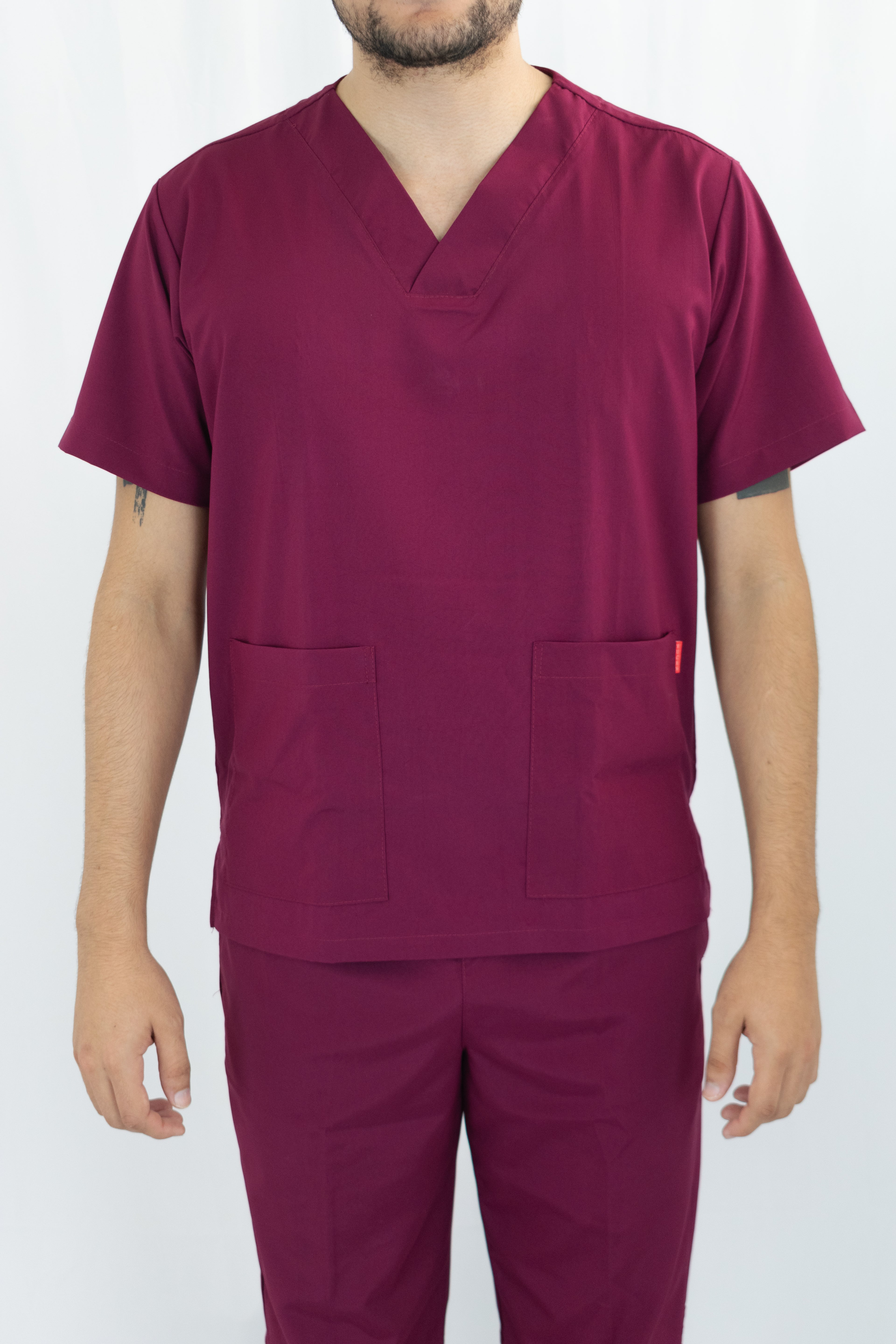 Uniforme Antifluido Cuello V Hombre